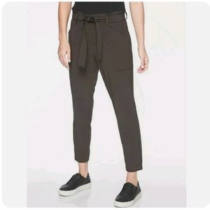 Athleta Skyline Pant size 8P - Arbor Olive.